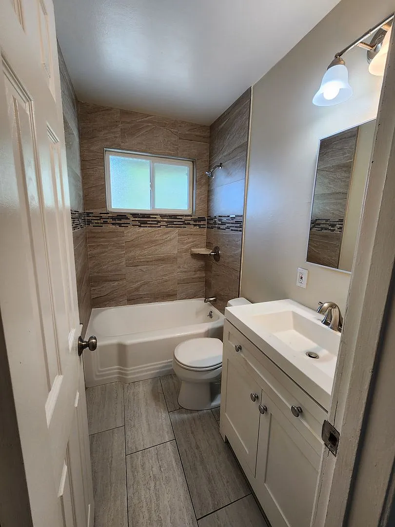 330 - 2050 Beatrice Ct — Photo 3