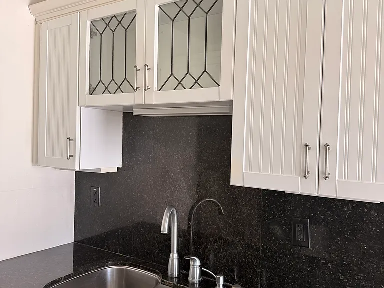 853 Thomas Ave — Photo 4