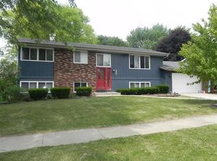 500 N Airlite St, Elgin, IL 60123