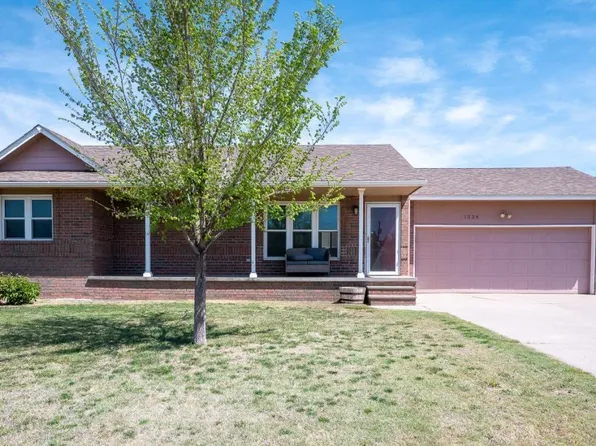 1224 E Illinois Ave, Ulysses, KS 67880