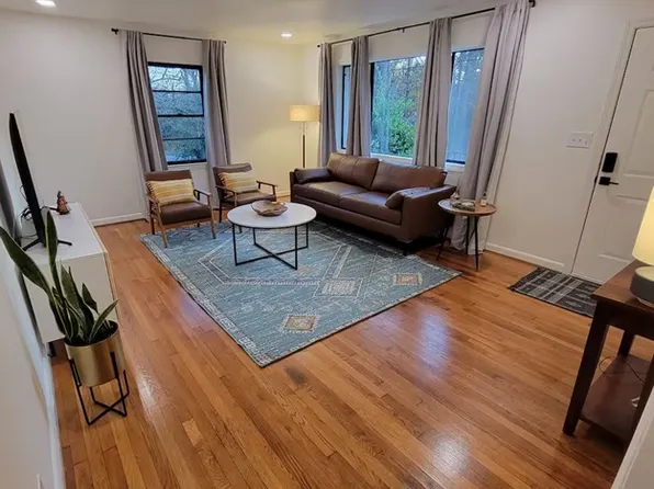 285 Crepe Myrtle Cir, Winston Salem, NC 27106