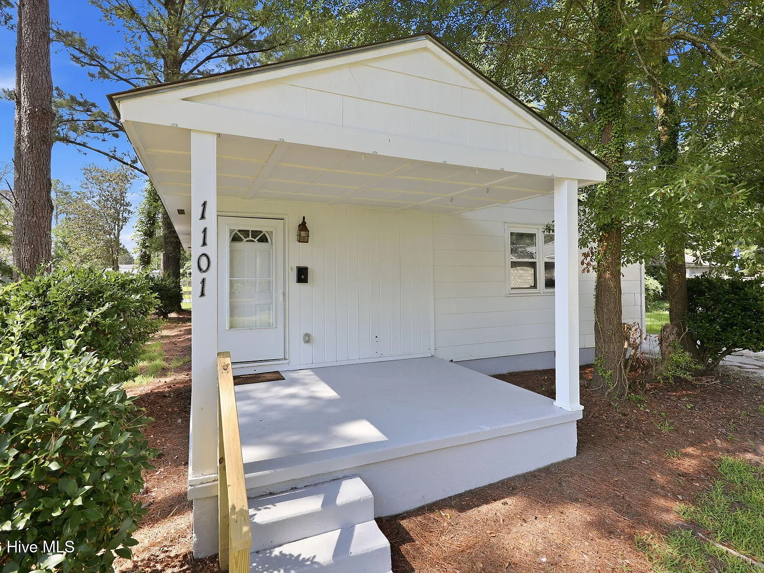 3 bed, 1.0 bath, $1,450 — Photo 2