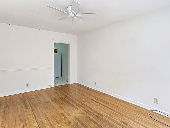 5th image of 4104 Kimbark Dr