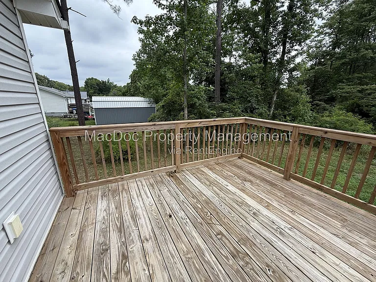 77 Lakeview Dr — Photo 33