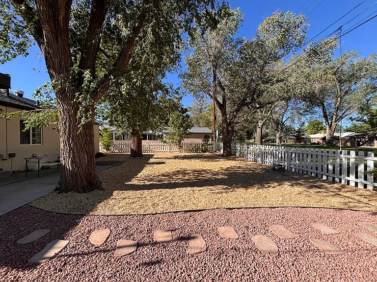 801 Solano Dr NE — Photo 38