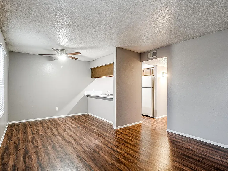 River Ranch Apartments — Photo 10