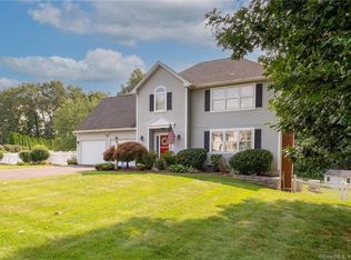 7 Vicki Ln, Cromwell, CT 06416