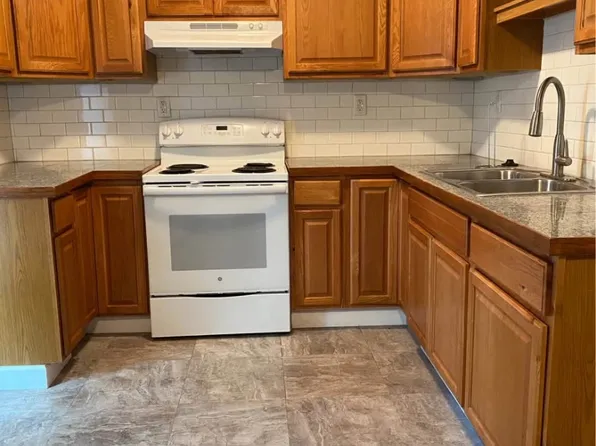 218 W South St APT A, Warrensburg, MO 64093