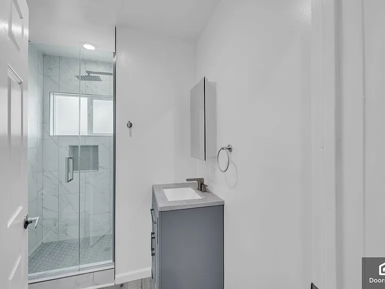 802 W 103rd St — Photo 13