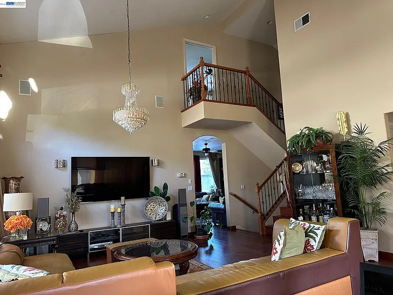 1013 Ridgeview Dr — Photo 12
