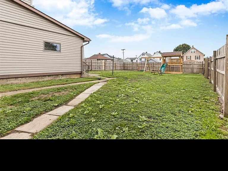 211 Lloyd Ave — Photo 1