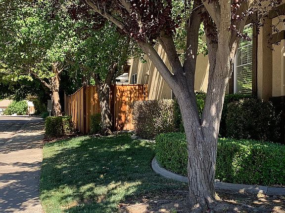 3rd image of 6521 Young Oak Ct