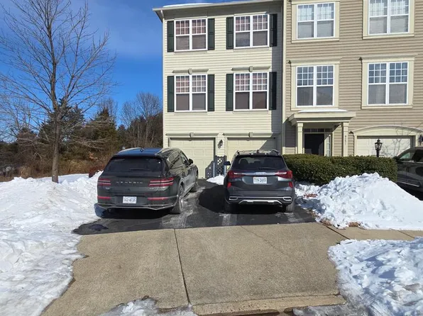 9249 Alvyn Lake Cir, Bristow, VA 20136