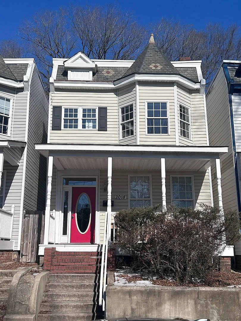 Fully Furnished Mid-Term Rental in Richmond's Fan District — Photo 1