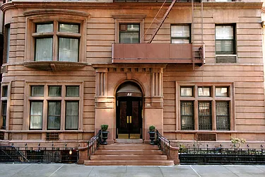 55 East 65th Street in Lenox Hill