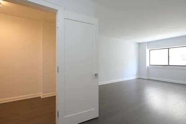 Rented by New York Casas Ltd. | media 7