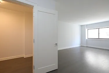 Rented by New York Casas Ltd.