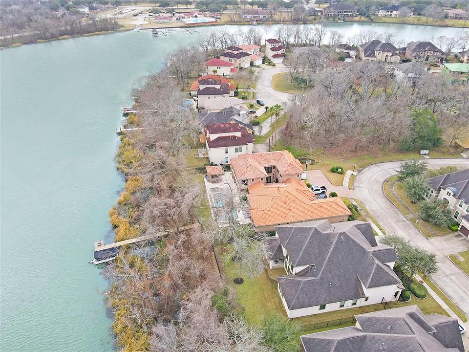 Unabridged version of aerial shot. This community offers walking trails, beautiful lakes, marina, multiple swimming pools and tennis courts. Staycation at it's best!