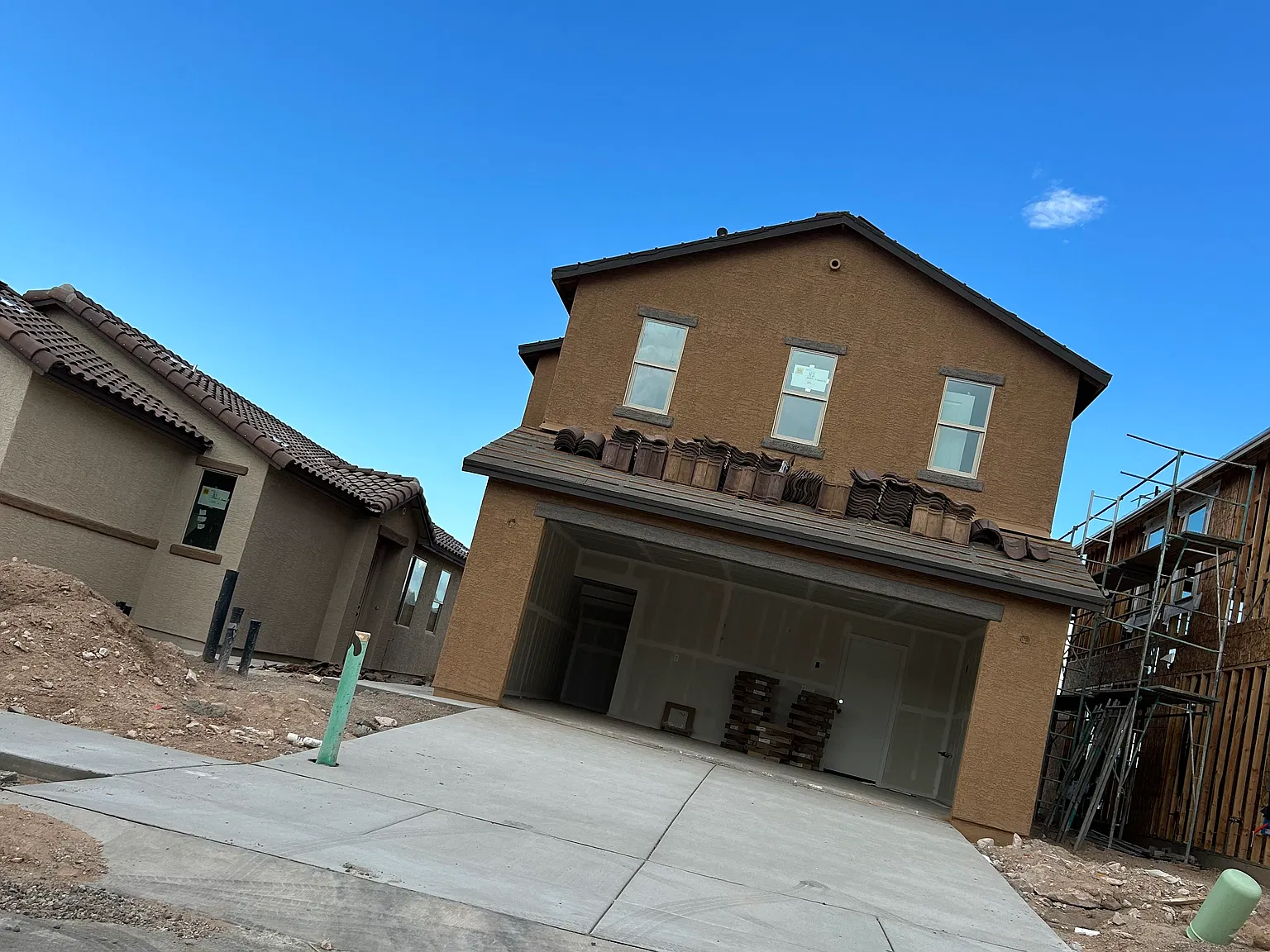 3 bed, 1673 sqft, $2,400 — Photo 2