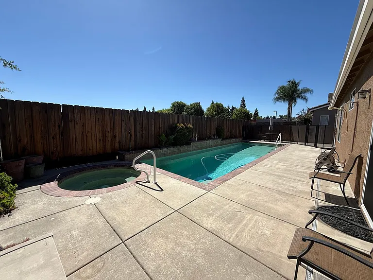4024 Eastport Dr — Photo 40