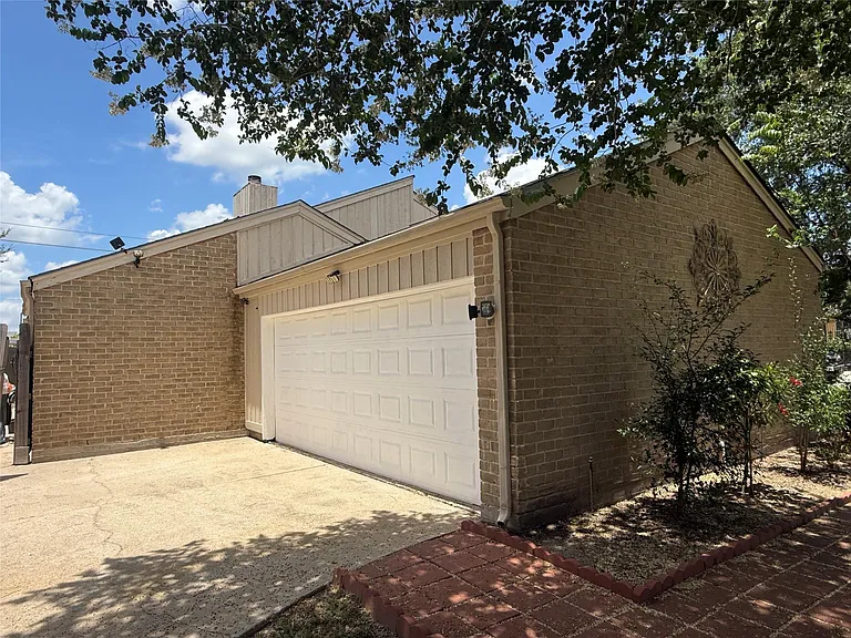 2358 Binley Dr — Photo 40