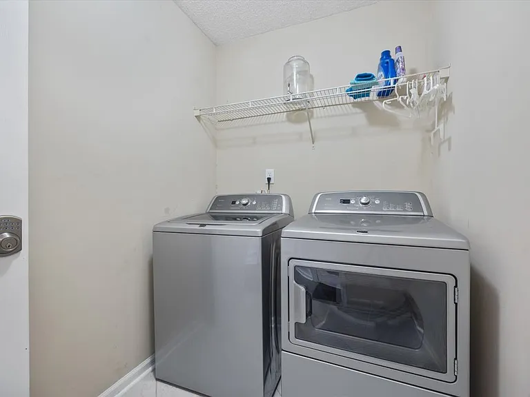 6876 Foxfire Pl — Photo 15