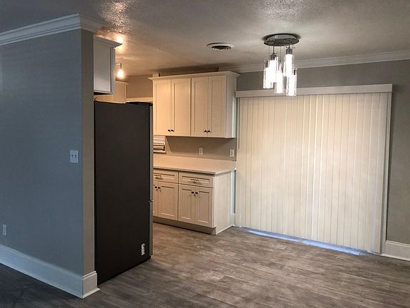2nd image of 5329 Poinsetta Ave