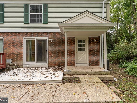 2nd image of 72 Ridgelawn Rd #D