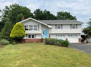 98 Soundview Dr, Stamford, CT