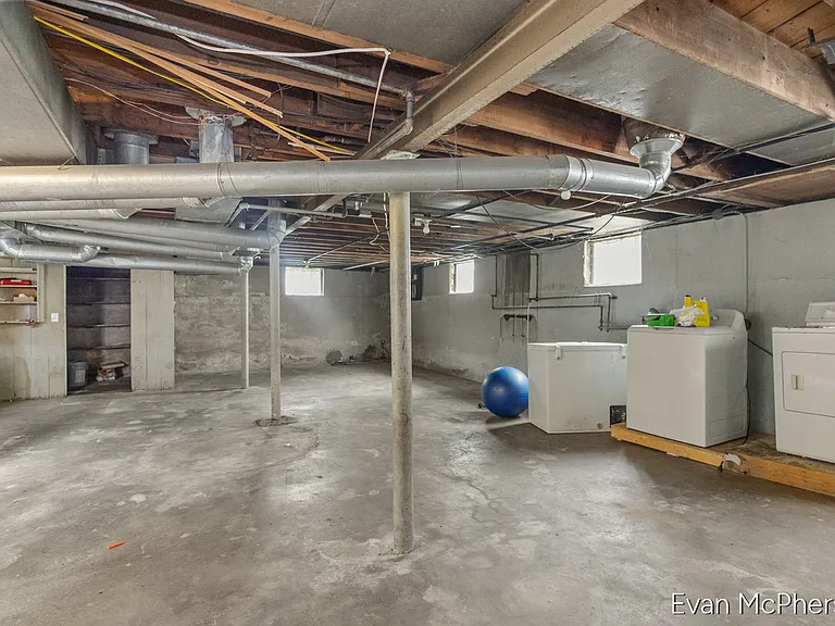 732 5th St NW — Photo 20