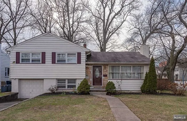 473 Hamilton Pl photo 1