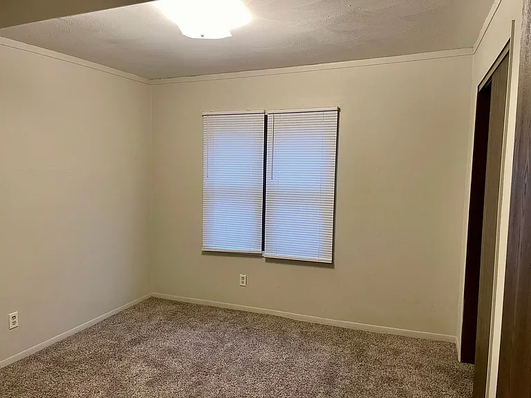 607 W Capitol Ave — Photo 12