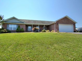 1842 Pheasant Crossing Dr, Dandridge, TN 37725