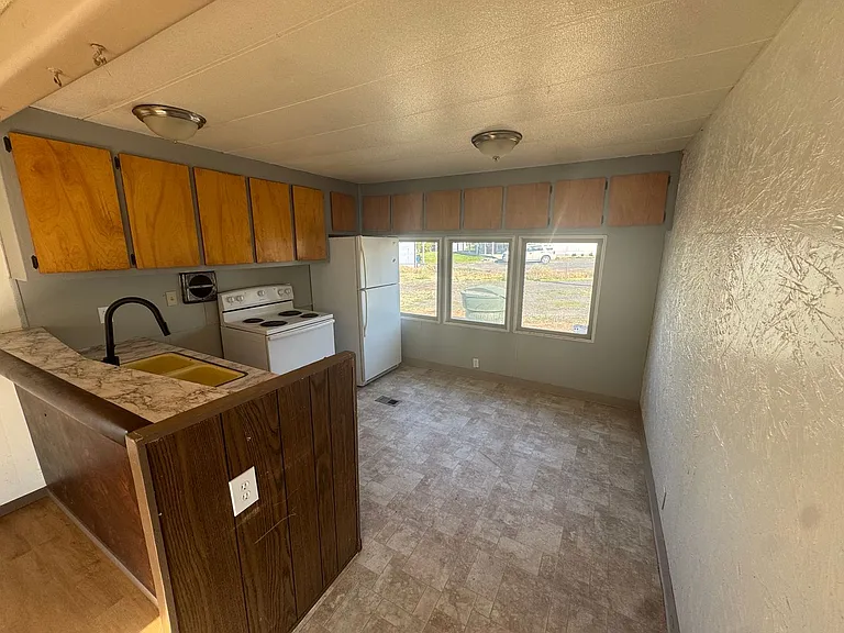 595 SW Birch Pl #C — Photo 10