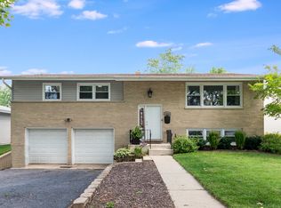 1361 Blackhawk Dr, Elgin, IL 60120