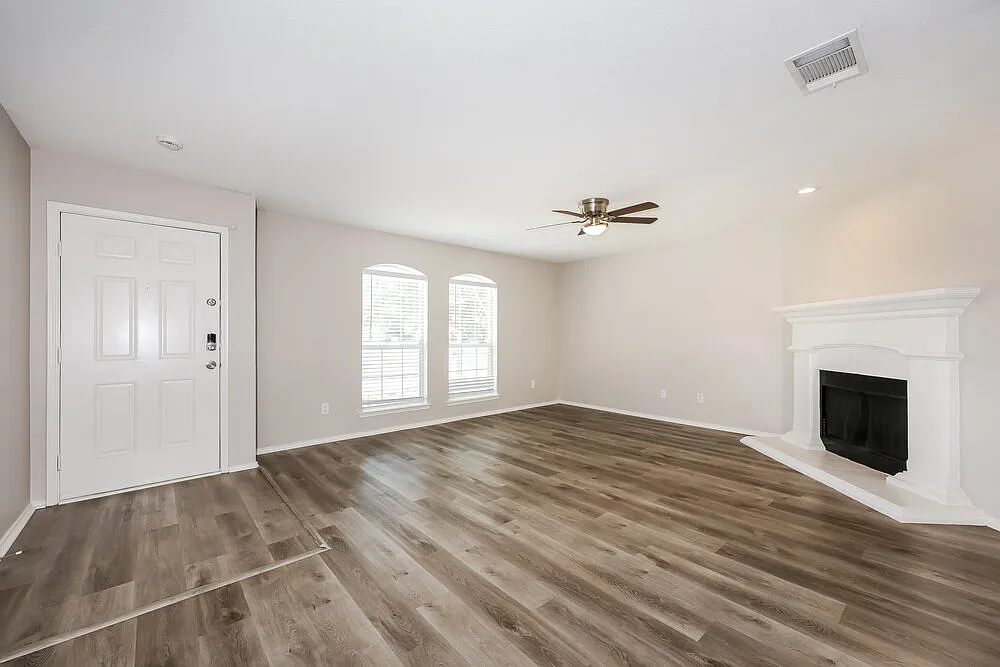 3 bed, 2.0 bath, 1526 sqft, $2,020 — Photo 3