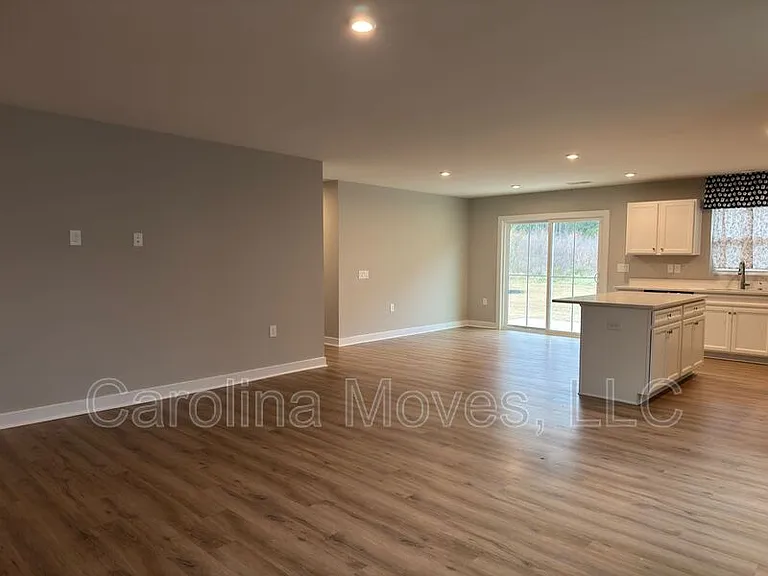 102 Stockland Trl — Photo 3