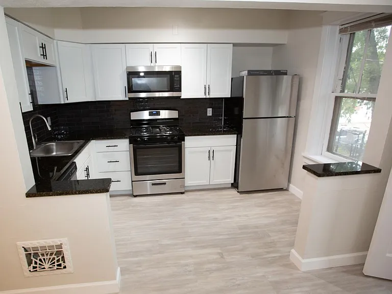 5058 Oleatha Ave #5056 — Photo 4