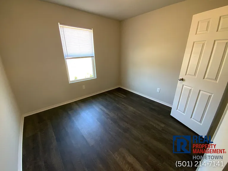 41 Winter Valley Cv — Photo 12