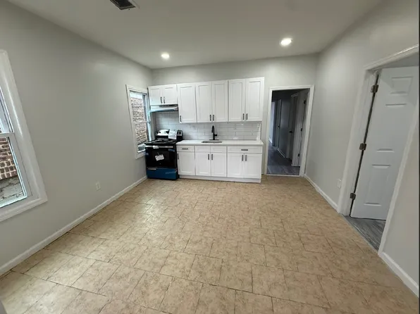 727 S 10th St #4, Newark, NJ 07108