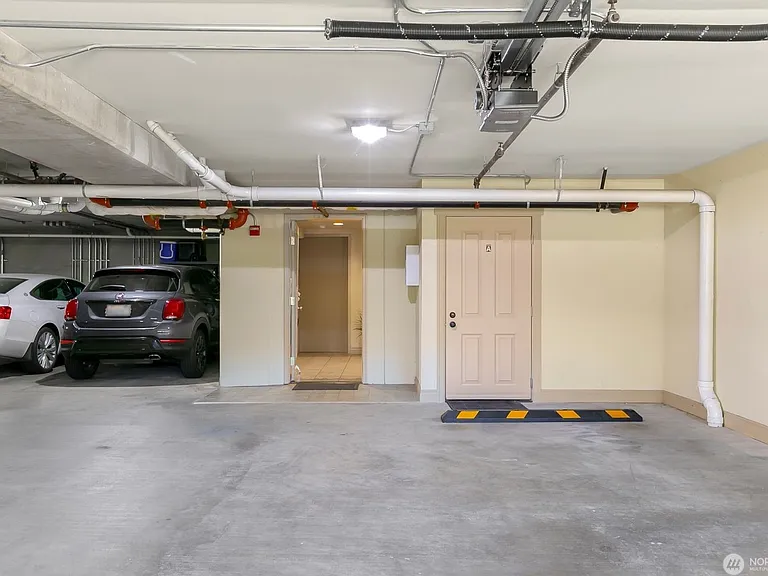 2100 Thorndyke Ave W #101 — Photo 31