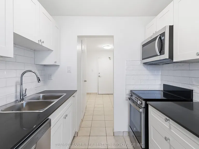 498 Queens Ave #802 — Photo 7