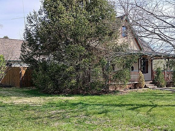 4th image of 601 W Pine St