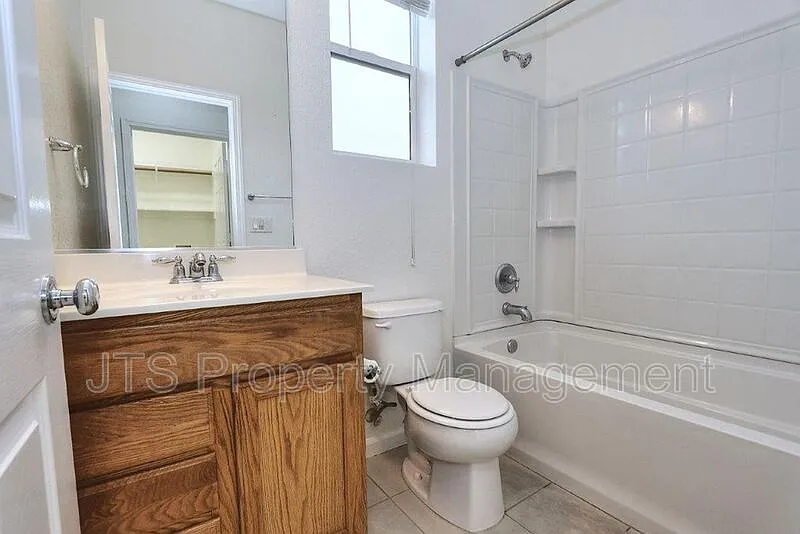 3 bed, 2.5 bath, 1345 sqft, $2,700 — Photo 4