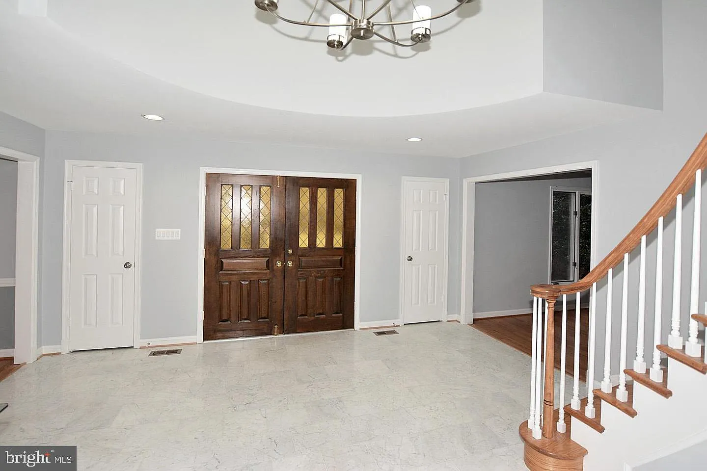 6 bed, 5.5 bath, 4853 sqft, $7,600 — Photo 2