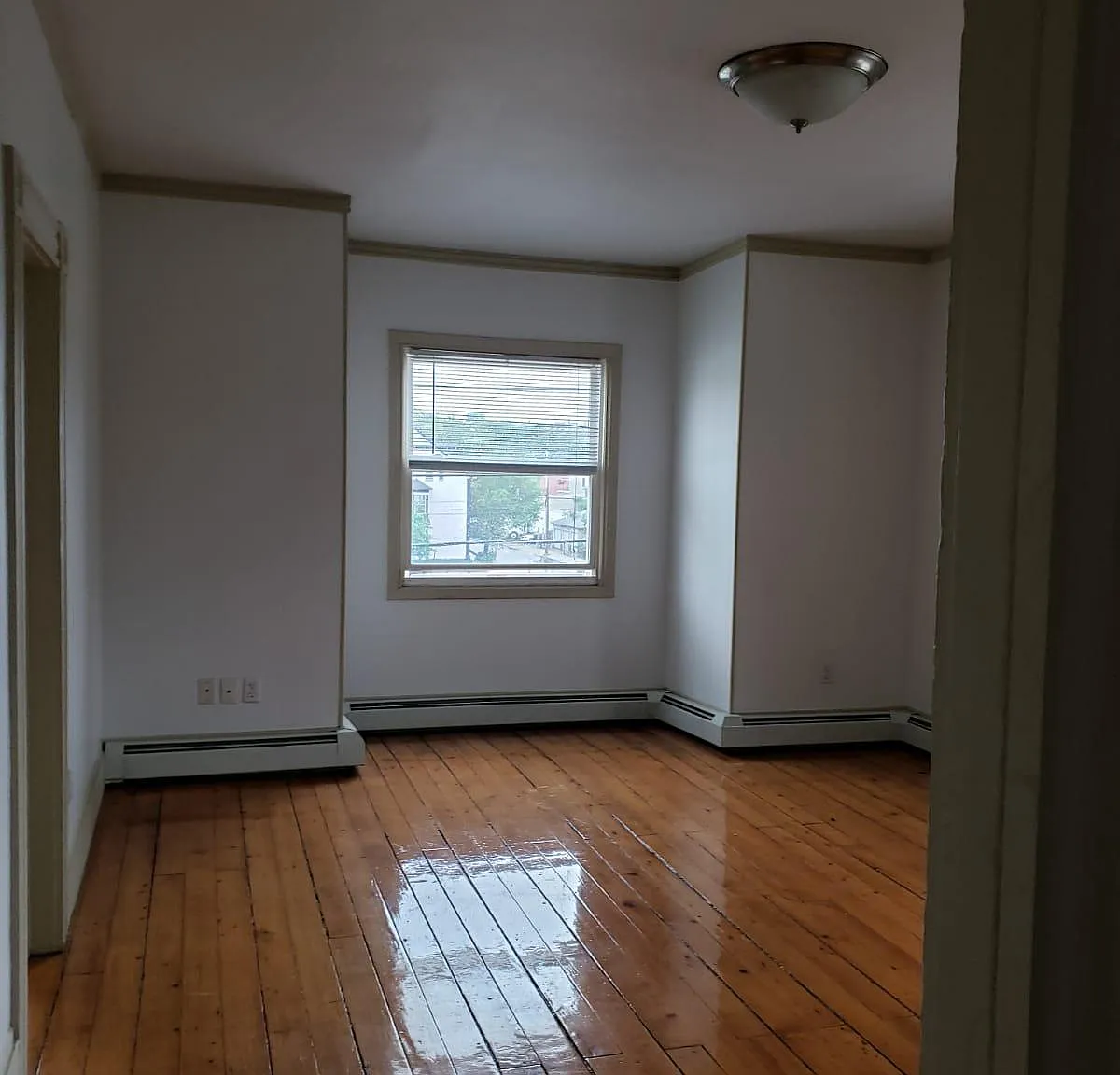 2 bed, 950 sqft, $2,200 — Photo 3