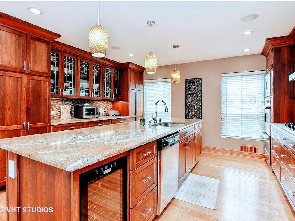 Chefs kitchen with Viking commercial appliances.