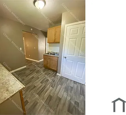 3214 S Grand Traverse St — Photo 2