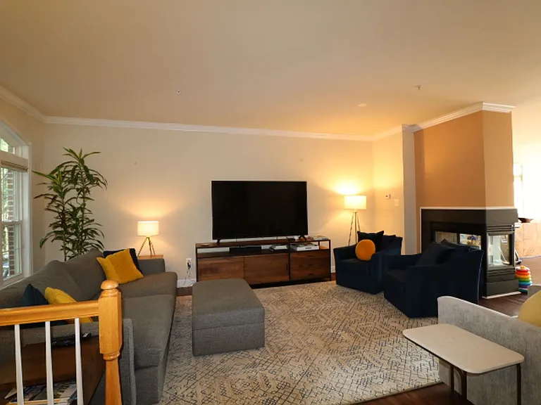 308 Garden View Sq — Photo 12