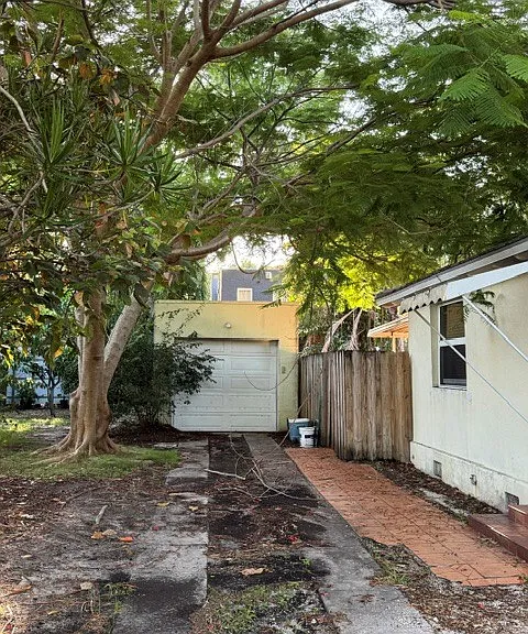 901 NW 10th Ct — Photo 9